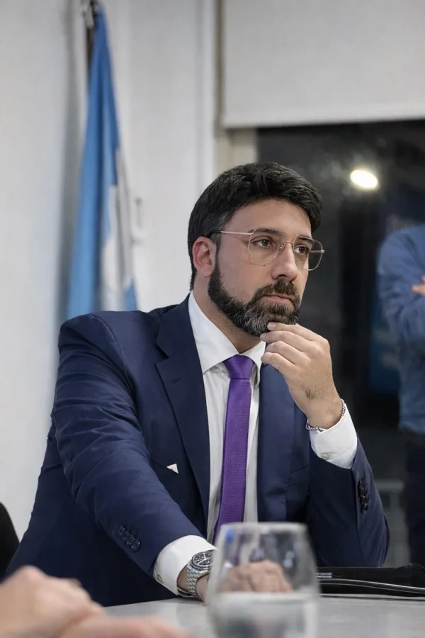 Retrato de Fernando Arrieta en una actividad institucional.